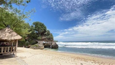 Wisata Pantai Slili Gunung Kidul Jogja: Aktivitas, Rute, Harga Tiket Masuk