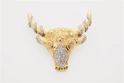 Gold Bull Pendant - Shapiro Auctioneers