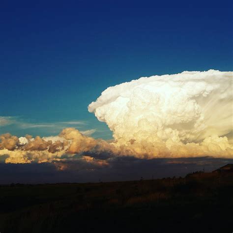 Powerful cumulonimbus cloud appears in the sky of South Africa ...