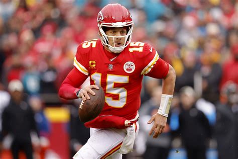 Breaking: Patrick Mahomes Announces His Status For Sunday - The Spun