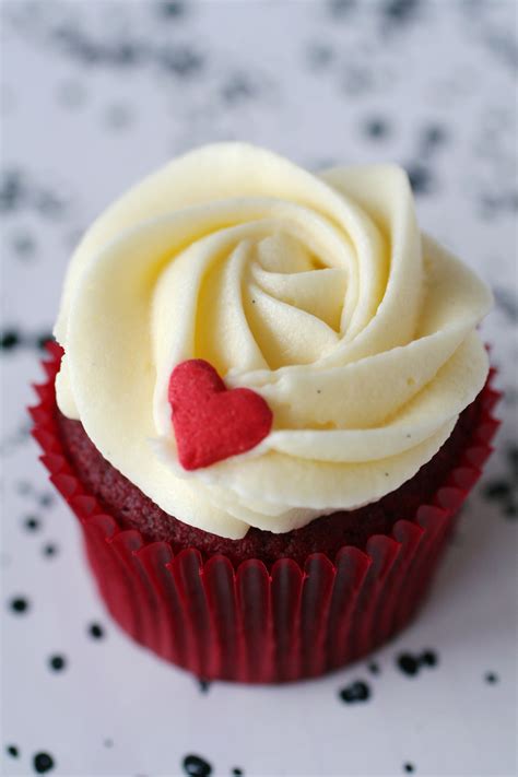 Red Velvet Cupcakes with Cream Cheese Frosting - Recipe