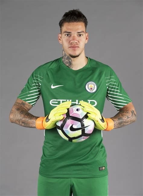 Outstanding Nike Manchester City 17-18 Goalkeeper Kit Released - Footy Headlines