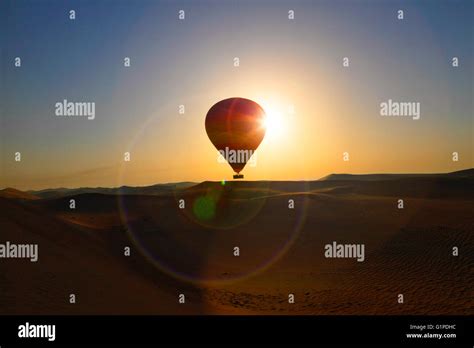 Dubai sunset desert hi-res stock photography and images - Alamy