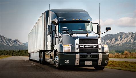 New 2018 Mack Anthem Makes a Semi Truck a Lot More Like a Modern Pickup - The Fast Lane Truck