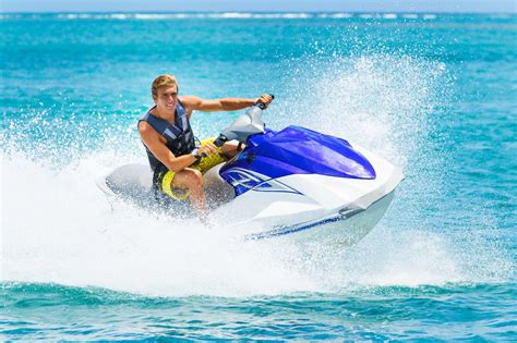 Jet Ski Rental Destin: 9 Best Rentals To Satisfy Your Need for Speed