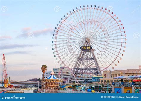 Ferris Wheel in Tempozan Harbor Village - Osaka, Japan Editorial ...