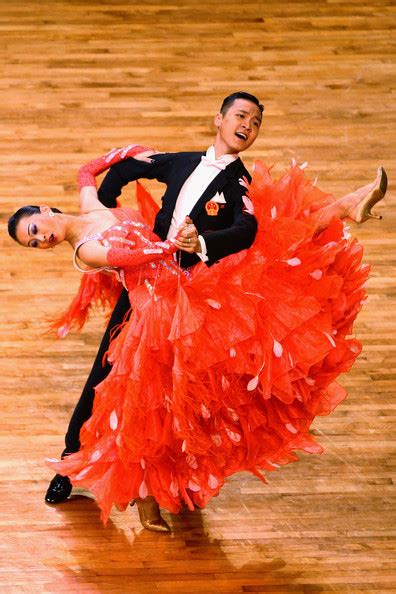 Foxtrot - Encyclopedia of DanceSport