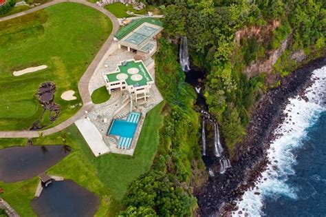 World of Architecture: Impressive Waterfall House in Hawaii