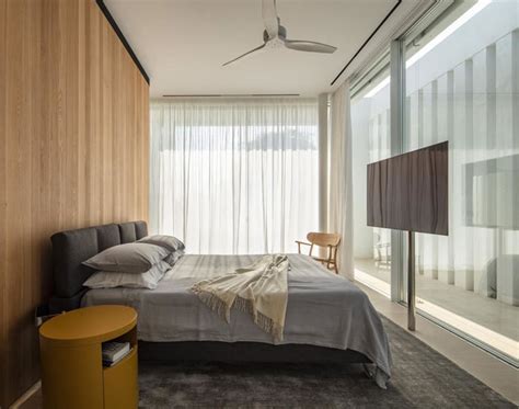 62 Minimalist Bedroom Ideas That Are Anything But Boring Interiorzine