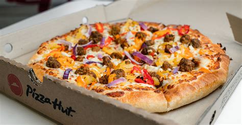 We got an exclusive taste of the new Beyond Meat pizza at Pizza Hut | Dished