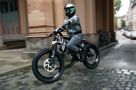 BMW unveils 60 km/h (37 mph) electric bicycle with 300 km (186 mi) range