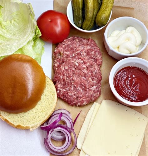 The Best Juicy Cheeseburger - Delice Recipes