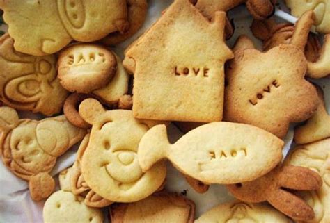 What are the ingredients used in biscuits? —— Loyal