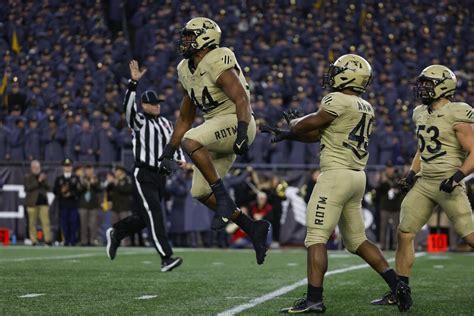 Army beats Navy with last-minute goal-line stand - Los Angeles Times