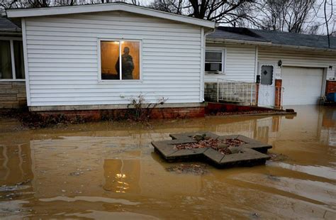 Sewage and flooding woes in Centreville ‘urgent’ as senators call on EPA to help | Illinois ...