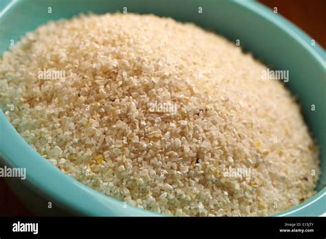 uncooked hominy grits Stock Photo - Alamy