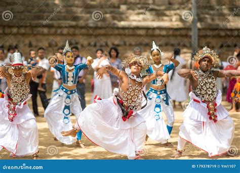 Sri Lankan Teenagers Performing Traditional Dance Editorial Stock Image - Image of dance ...