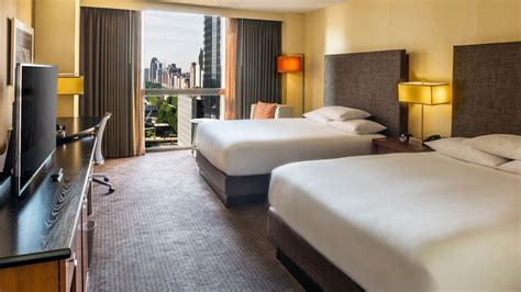 Spacious Hotel Suites in Downtown Chicago | Hyatt Regency Chicago