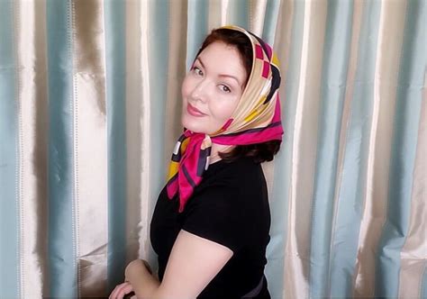 Easy Russian Babushka Scarf Styling Ideas | Upstyle