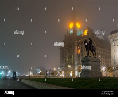 Liver building at night hi-res stock photography and images - Alamy