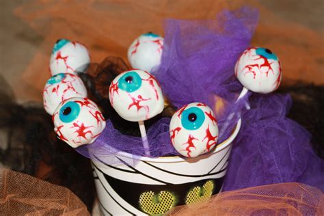 My Three Gs: Creepy Eyeball Cake Pops