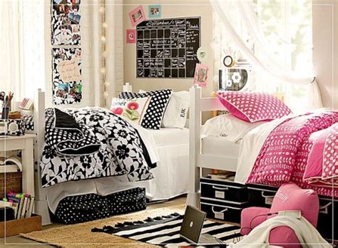 Dorm Room Decor: Ideas for Your Bare Walls | Girls dorm room, Modern dorm room, Dorm sweet dorm