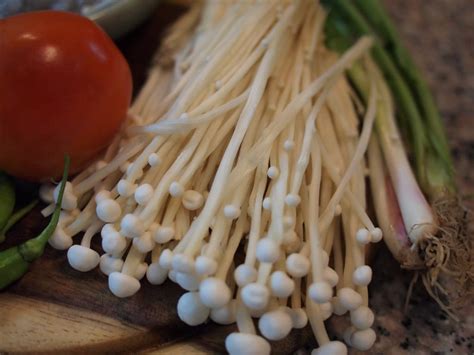 I Love Thai Recipes: Needle Mushroom & Prawn Salad (Yum Hed Khem)