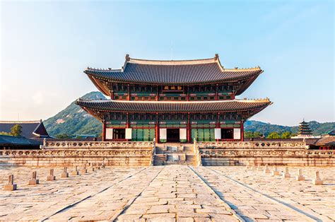 Seoul Attractions: 5 Places to See On A Tour of South Korea's Capital