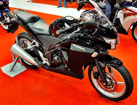 File:2011 Honda CBR250R black right Motosalon.jpg - Wikimedia Commons