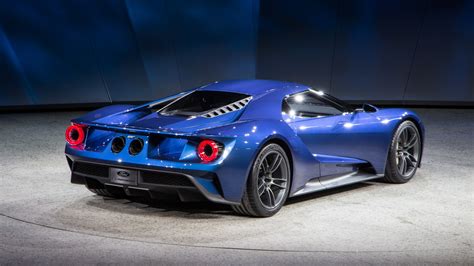 New Ford GT supercar revealed at 2015 Detroit auto show