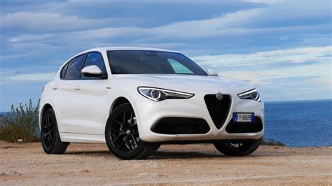 2020 Alfa Romeo Stelvio Reviews | Price, specs, features and photos - Autoblog