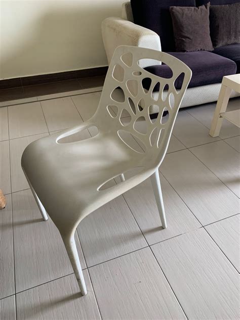 White Plastic Chair - Unearth Store