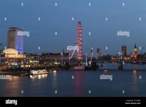 London skyline at night Stock Photo - Alamy