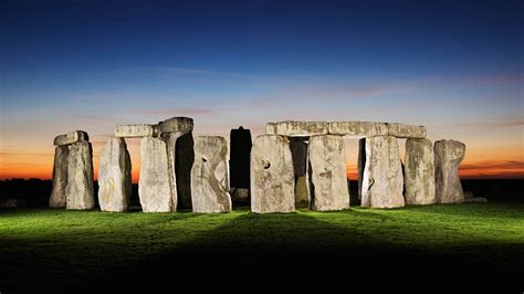 Mysterious Britain Stonehenge & Avebury | HappyTours