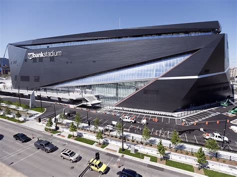 PHOTOS: Minnesota Vikings' new stadium nearly complete, looks amazing - Business Insider