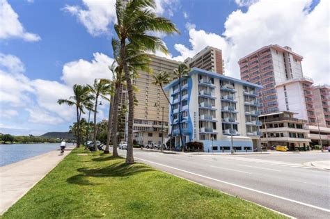 Cheap Hotels on Oahu | Hawaii on a Budget (2023)