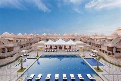 5 Delhi Hotels for a Perfect Staycation | Curly Tales