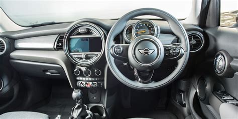 MINI 5-Door Hatch interior and infotainment | carwow