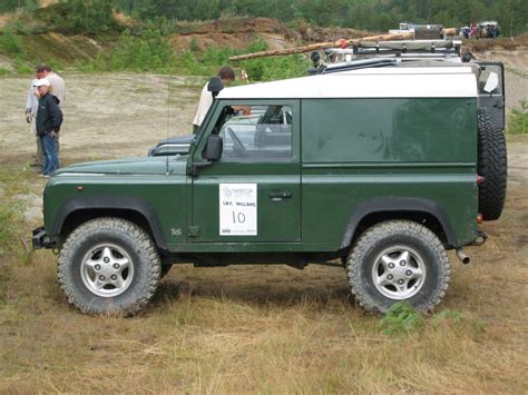 File:Land Rover Defender 90 hardttop.jpg - Wikimedia Commons