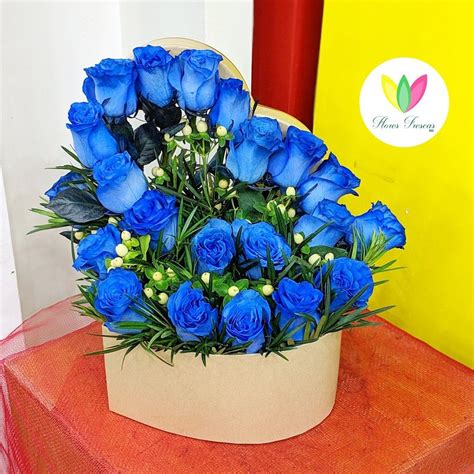 Recopilación imagen 200 arreglos florales con rosas azules - Abzlocal.mx