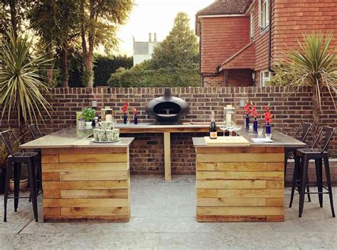 Outdoor Bar Ideas to Upgrade Your Backyard [10 Easy DIYs] | Decoist