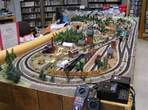 Another nice layout. | Ho model trains, Model train layouts, Ho train layouts