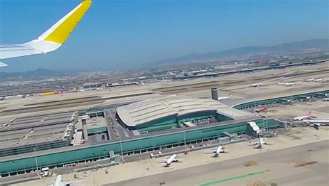 Aena concentra todos los vuelos en la terminal T1 de Barcelona - El ...