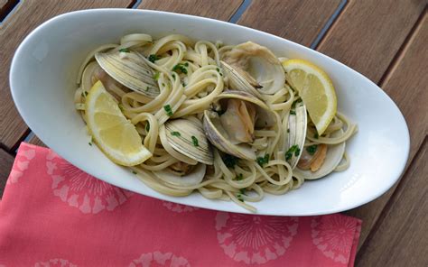 Linguine with White Wine Clam Sauce | ImPECKable Eats