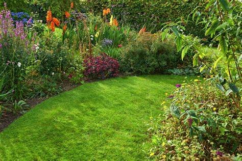 Flower Garden Layout Design Ideas That'll Make Your Neighbors Jealous - Gardenerdy