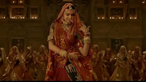 'Padmavati' song 'Ghoomar': We're totally smitten by Deepika Padukone's ...