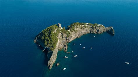 Exploring the Enchanting History of Capri