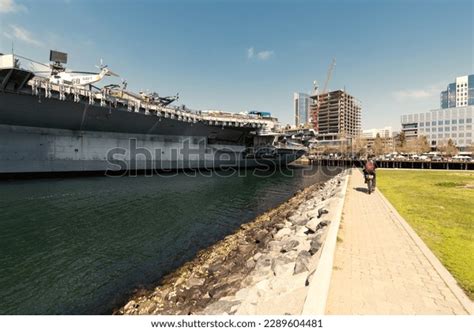 2,686 Aircraft Carrier Bridge Images, Stock Photos, 3D objects, & Vectors | Shutterstock