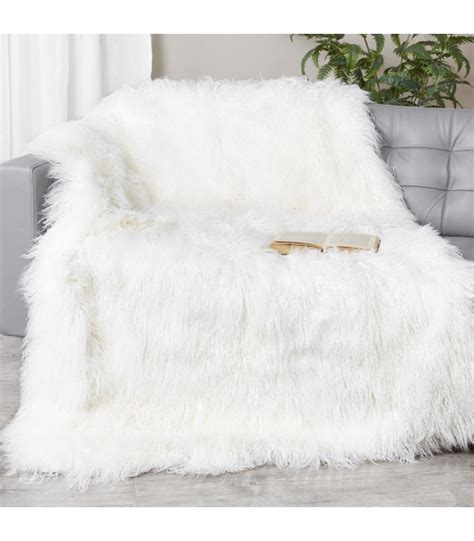 Real Fur Blankets, Throws and Pillows at Fursource.com