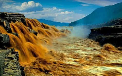 Hukou Waterfall: Where the Yellow River Falls